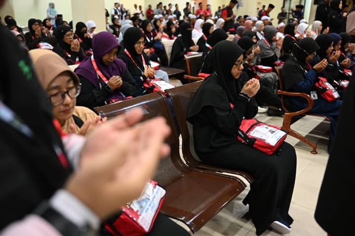 Sultan Mizan Minta Jemaah Haji Berdoa Agar Terengganu Terus Diberkati Sultan Mizan Minta Jemaah Haji Berdoa Agar Terengganu Terus Diberkati