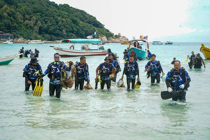 80 Penyelam Angkat 30.7 Kg Sampah Dari Laut Pulau Perhentian