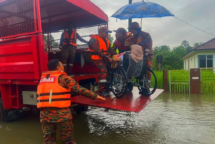 Kelantan dilanda banjir, jumlah mangsa meningkat kepada 750 orang Kelantan dilanda banjir, jumlah mangsa meningkat kepada 750 orang